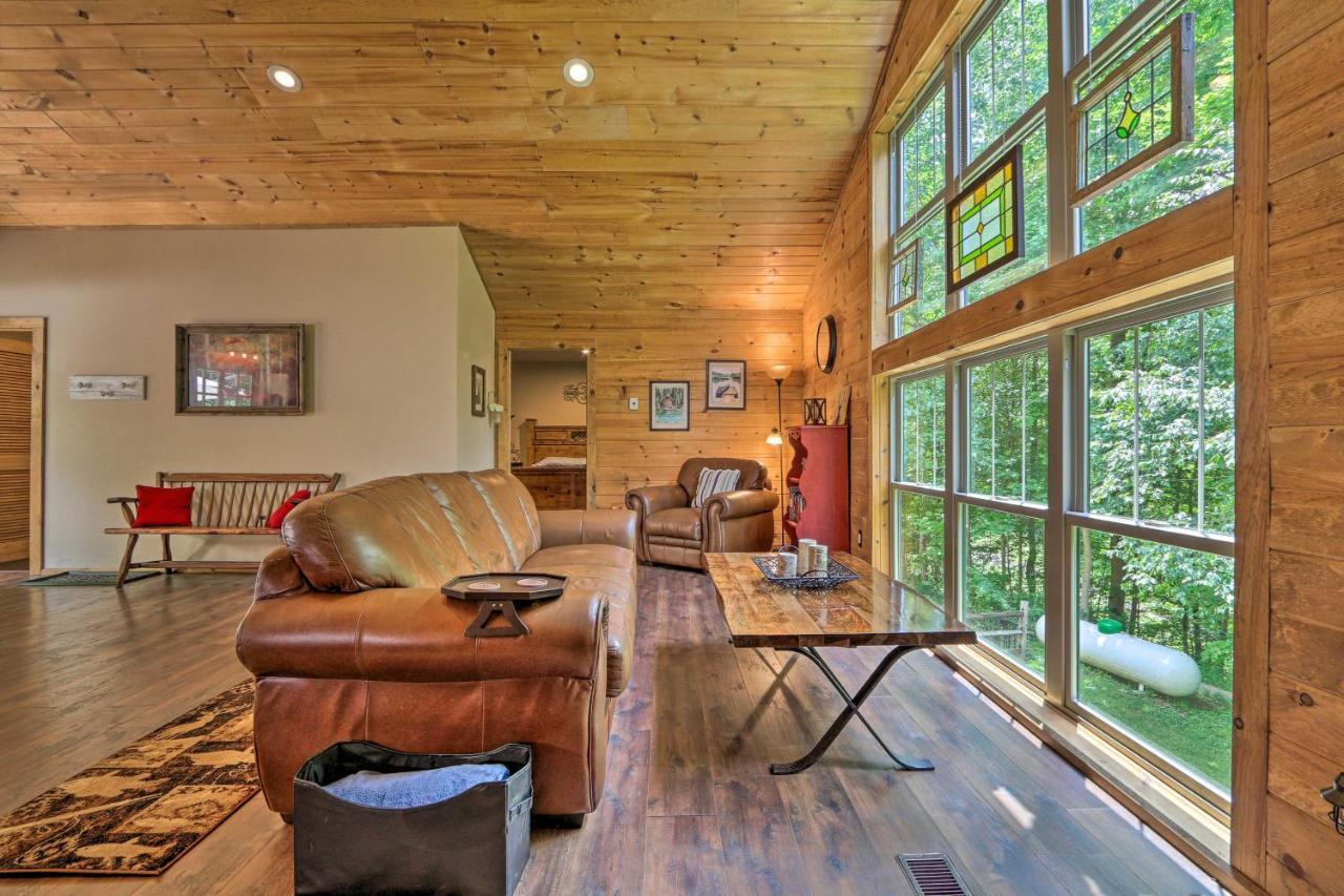 Butler Cabin On 19 Acres With Hot Tub And Fire Pit! Exteriör bild