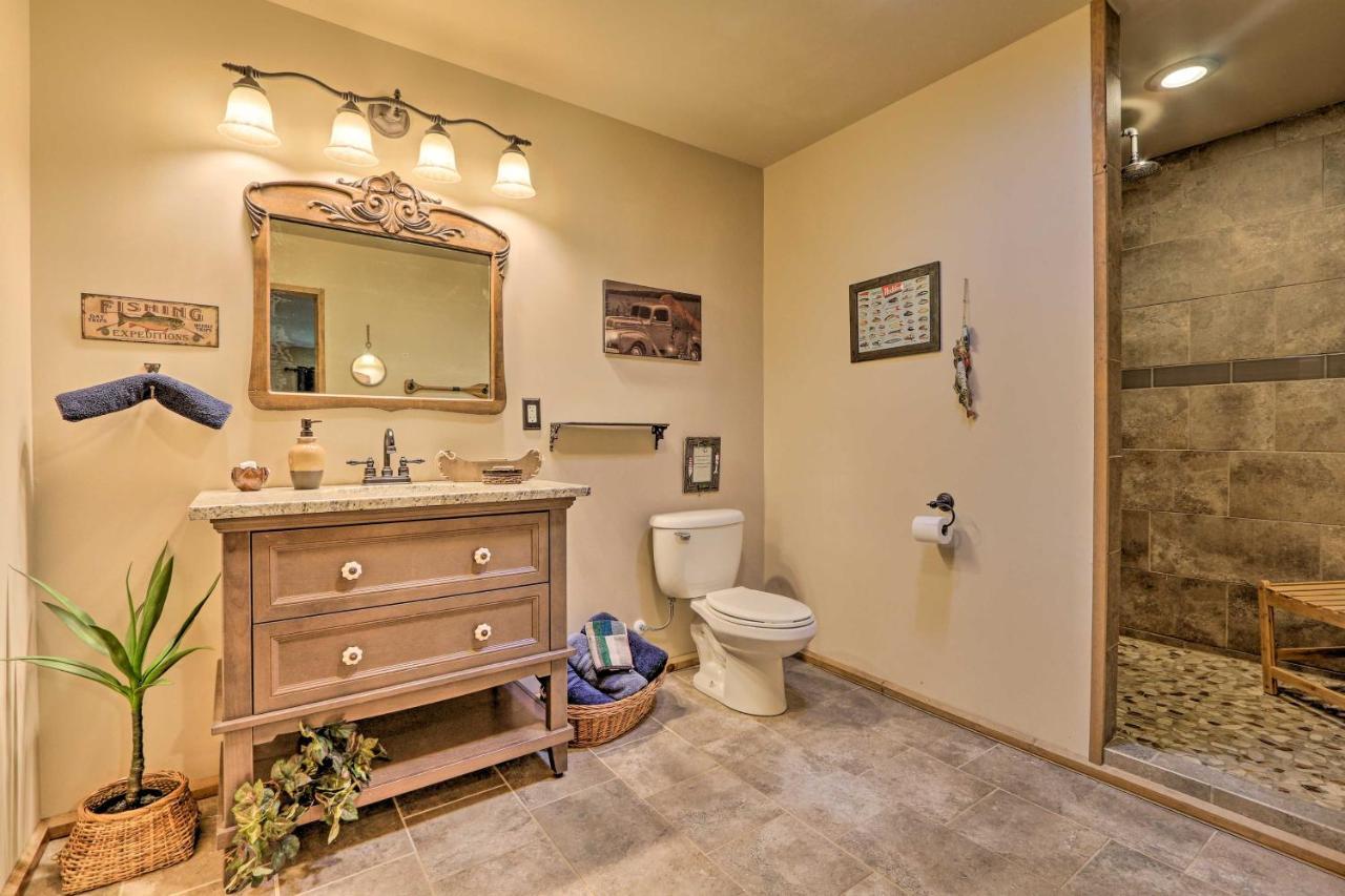 Butler Cabin On 19 Acres With Hot Tub And Fire Pit! Exteriör bild